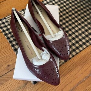 NWT Isaac Mizrahi Brown Flats with Brogue Detailing